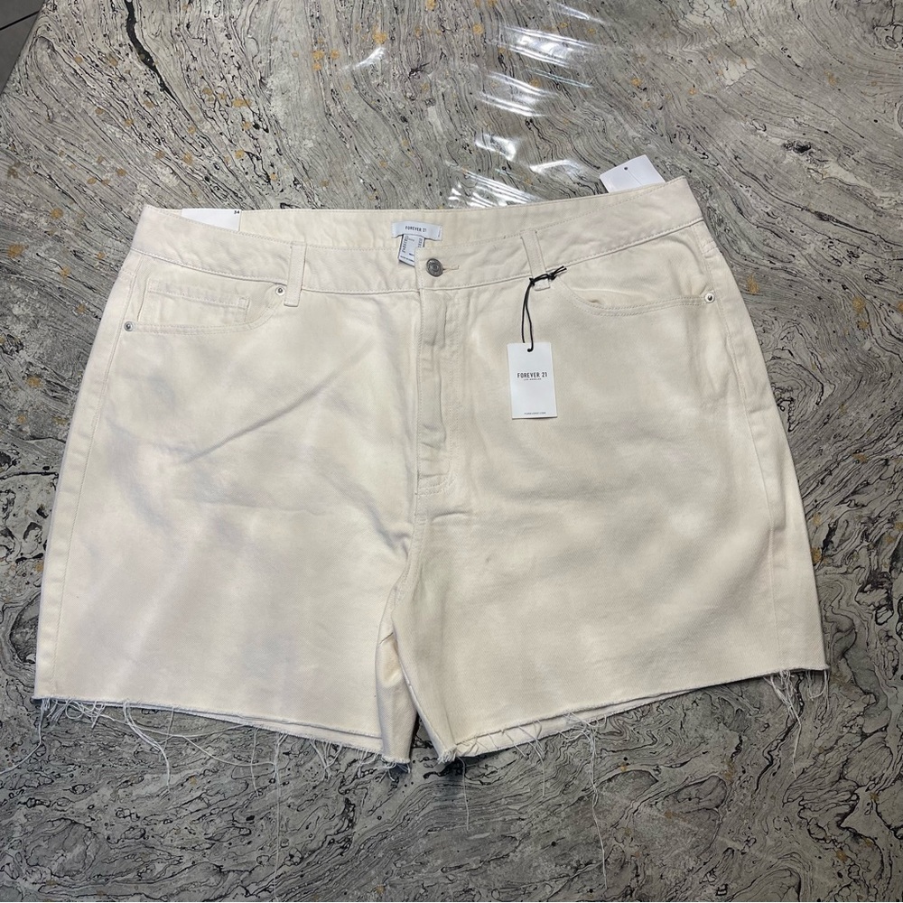 Mid-Rise Raw-Cut Denim Shorts
Size 34
Color is light beige
Brand is Forever 21 - Picture 2 of 6